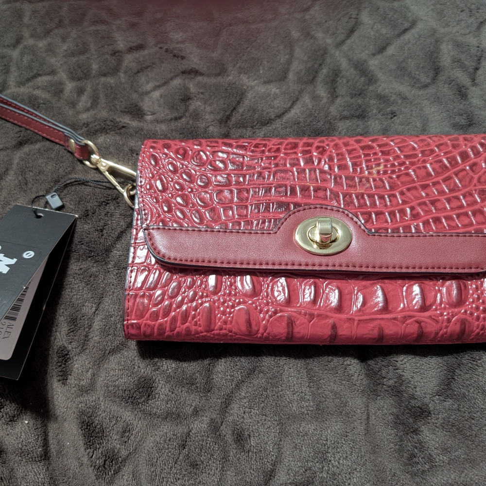 NWT MC Red Crocodile-Embossed CLUTCH Wristlet